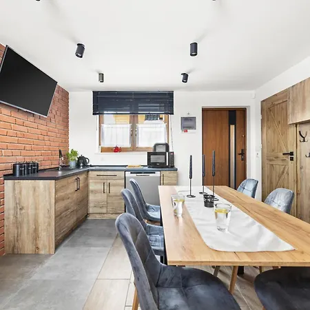 샬레 Siedlisko Zlota Gora Caloroczne Na Kaszubach 브로드니카